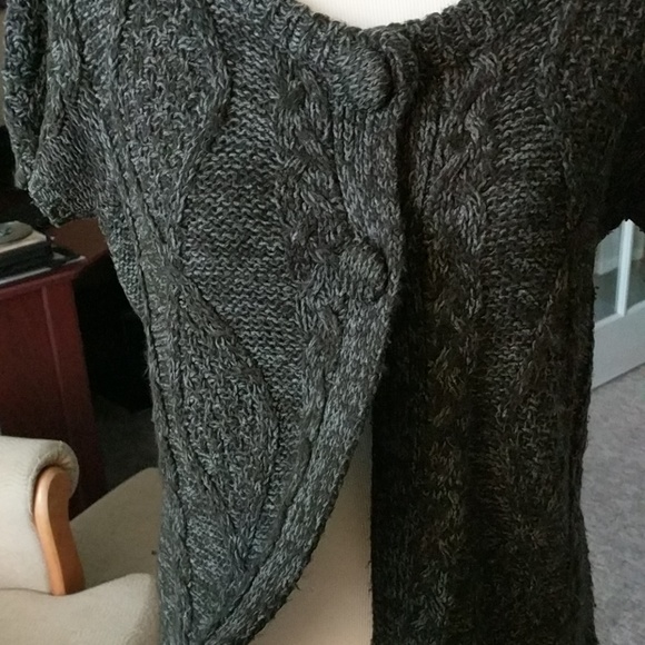 BCBG Cute Short Sleeve Sweater!! - Picture 4 of 5